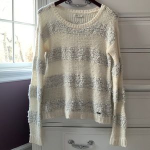 Comfortable light striped sweater!